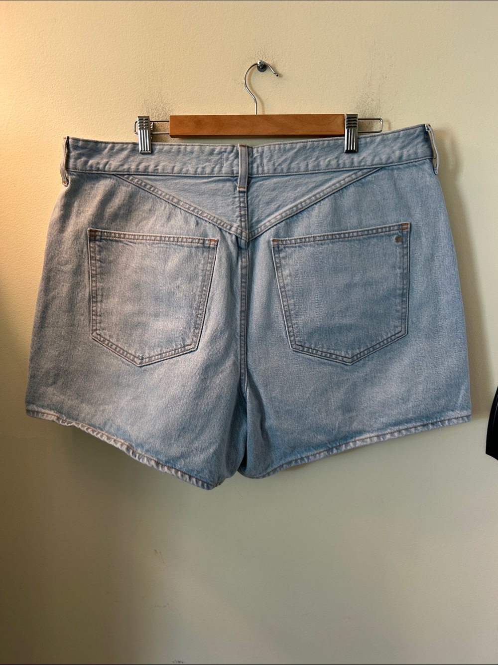 Madewell Light Blue Mom Jean High Rise  Denim Shorts Size 14W - Picture 3 of 10